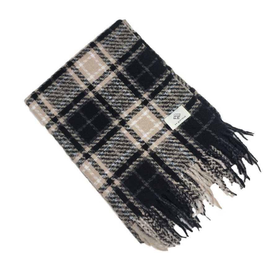 One-stop delivery of 2025 new Korean retro school style couple scarves, women's winter and men's high-end feel scarves, shawls for warmth, wholesale at street stalls Item Picture