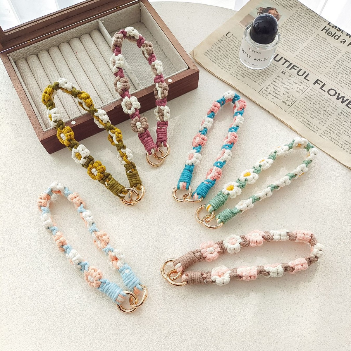 Pure hand-woven hand-held strap, ins Daisy flower bag strap, mobile phone chain, double-head key chain, mobile phone lanyard for women