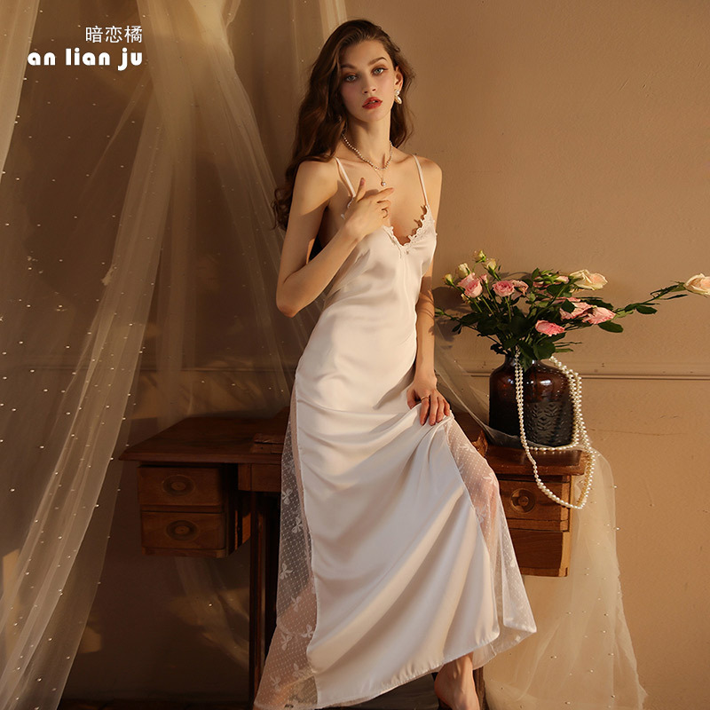 The Feiyun strappy nightgown for women is a thin French court-style long dress with ice silk. It is a sexy and slimming home wear that can be worn outside. It costs 420 Specification drawing