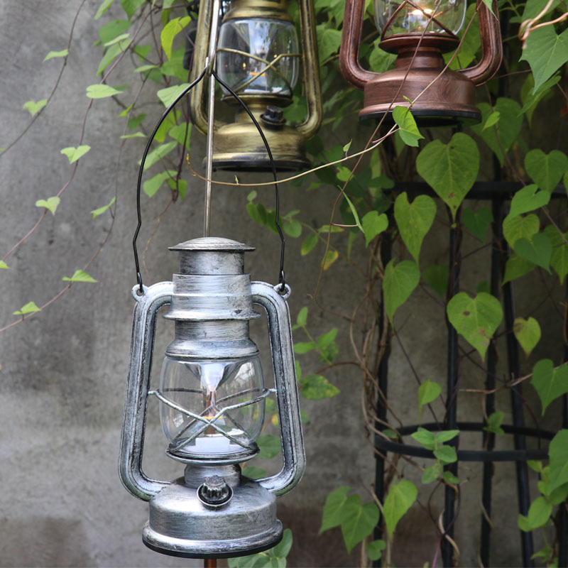 Outdoor camping tent light, LED antique kerosene lamp, hanging hand-held lamp, portable battery horse lamp, 3 pieces Application Scenario