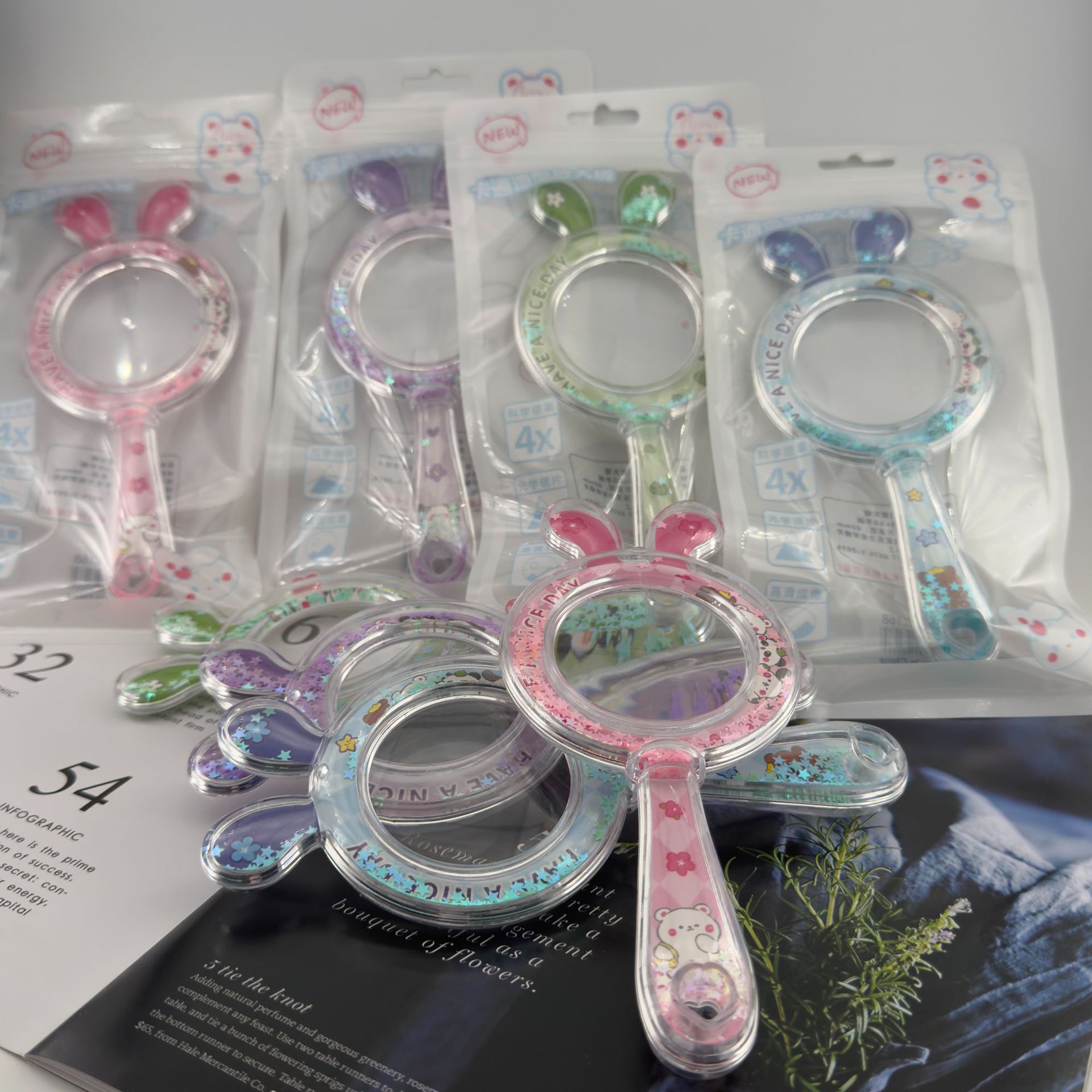 Wholesale of children's cartoon color magnifying glass, air cushion, hand-held magnifying glass, children's toy sets, observation and exploration teaching AIDS Application Scenario