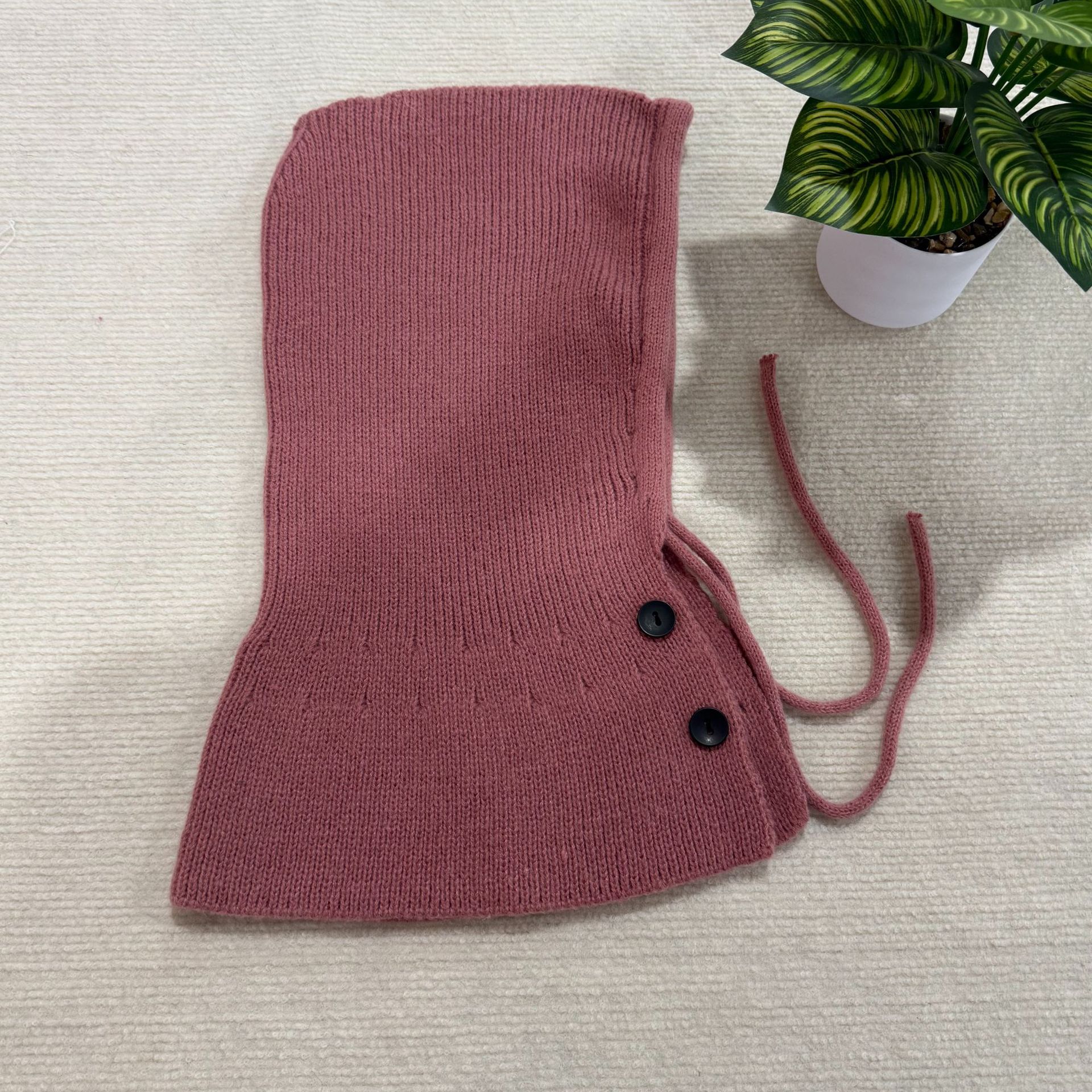 Korean Balacrafa hat for women's winter warmth, a combined neck-and-neck couple style ear-protecting woolen knitted cap Application Scenario