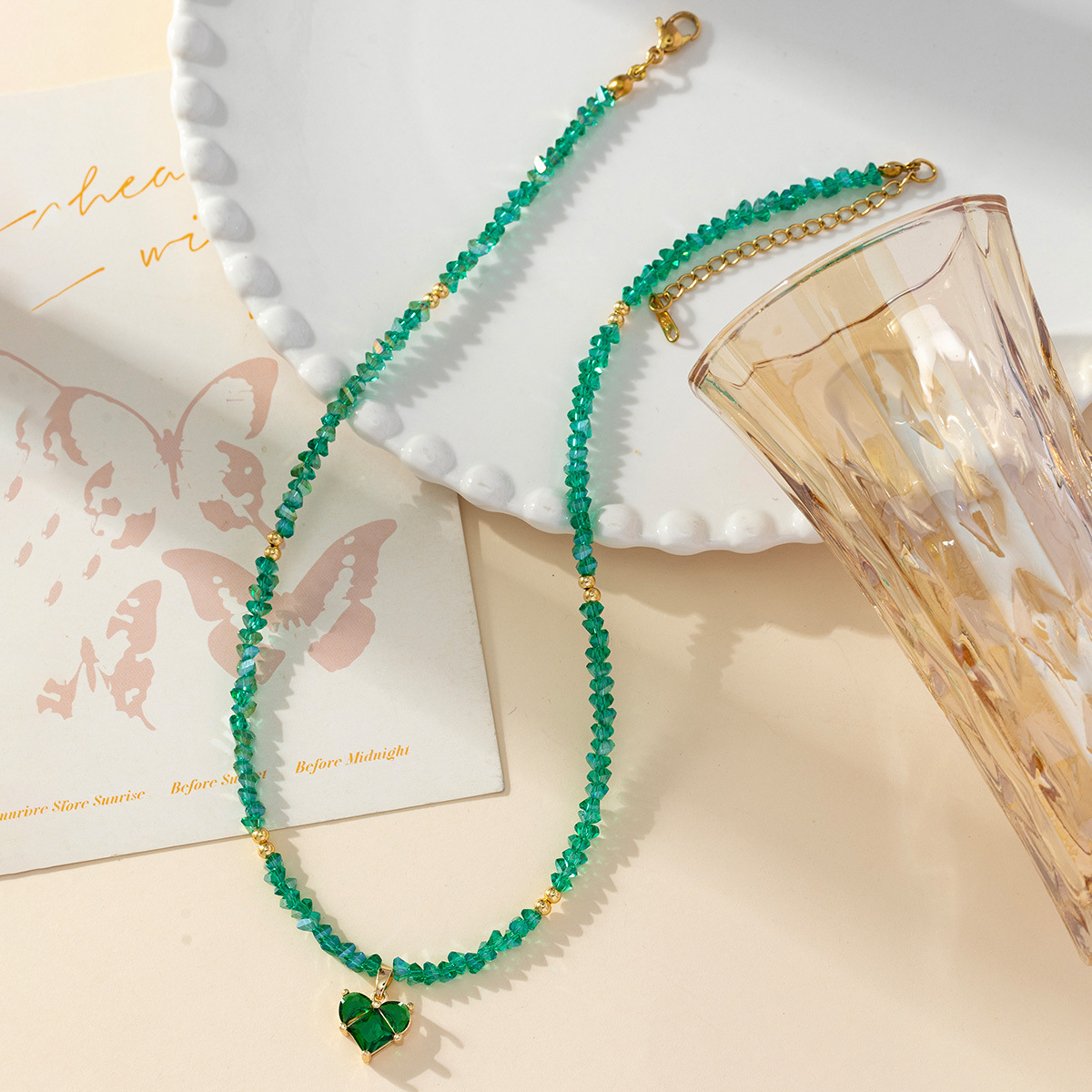 Spring new irregular-shaped crystal handcrafted beaded heart diamond pendant necklace, niche design, high-end collarbone chain