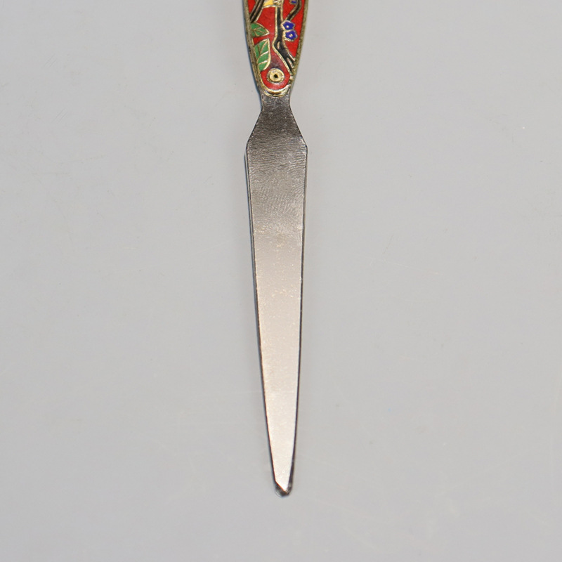 Beijing's old cloisonne items have been exported and returned to the cultural and recreational collection market. Copper body mechanism enamel small flower-and-bird letter openers Specification image