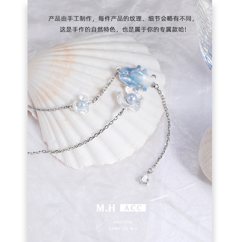 Seaside vacation style goldfish pendant necklace accessory, women's fashion, exquisite and elegant, original design sense, long collarbone chain Application Scenario