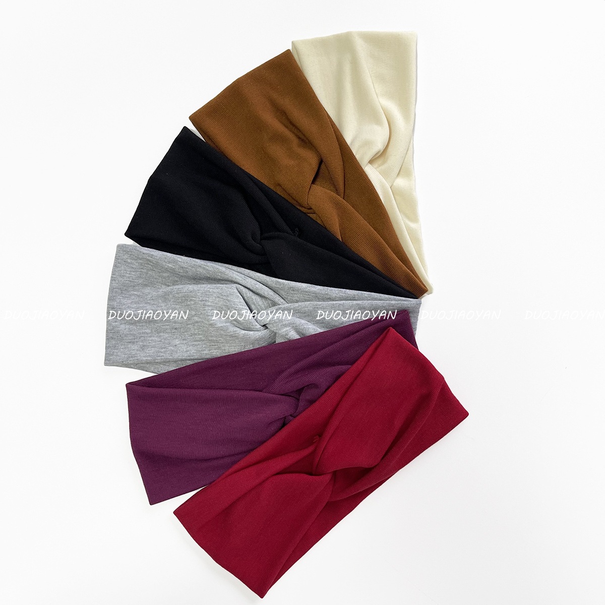 The new solid-color cross hair band, a popular online celebrity, is a simple and versatile fashion headwear. It features wide edges, elastic sports, sweat-absorbing and hair-tying bands for women Item Picture
