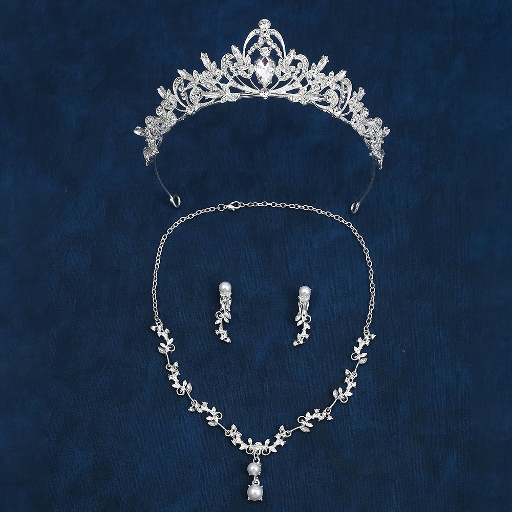 European and American luxurious and elegant bridal chain, three-piece set, hair accessories, ornaments, high-end wedding necklace, earrings, crown Specification image