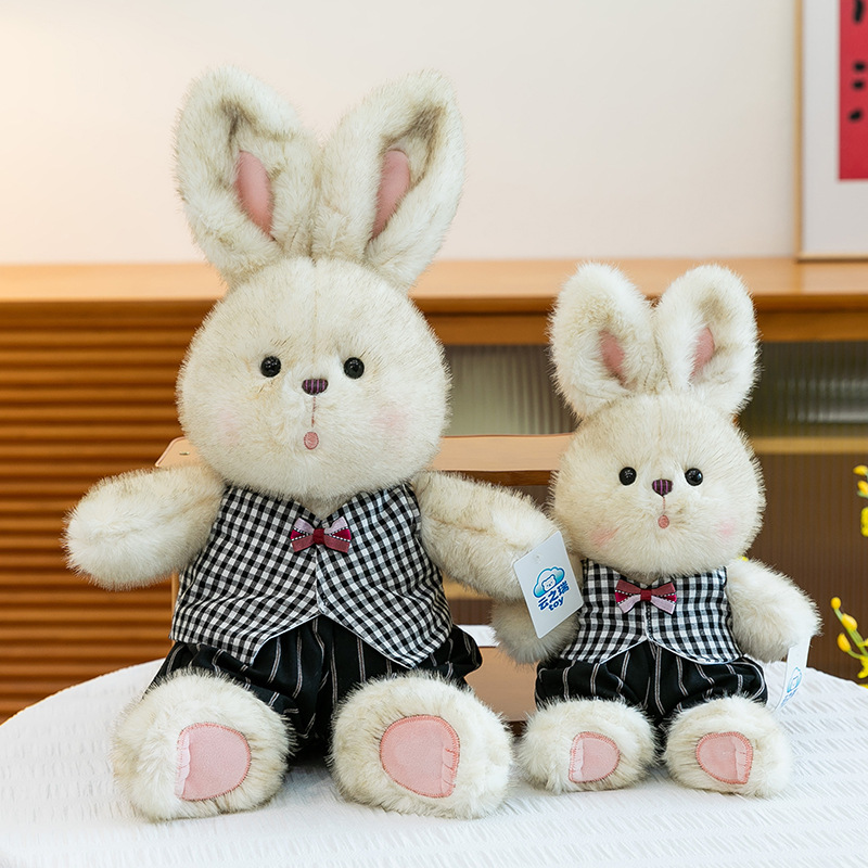 A pair of cute couple rabbit dolls, little white rabbit plush toys, bedpress dolls, wedding gift ornaments Application Scenario