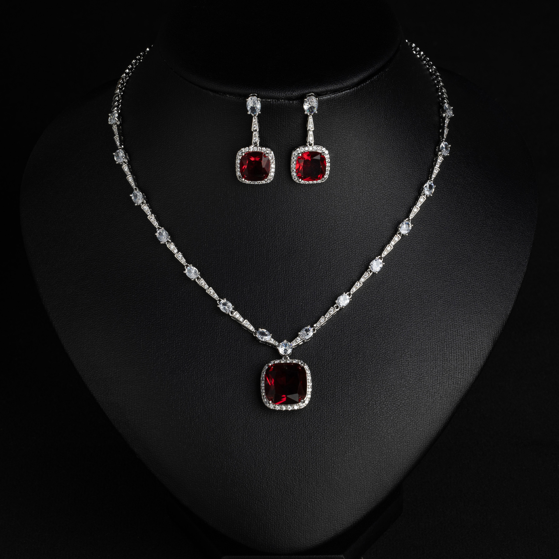 Best-selling cross-border niche jewelry, Fan-shaped colored gemstone stud women's necklace, Royal sapphire bird's Nest cut red diamond pendant set, lytj30315 Getisha banquet dress jewelry, fashionable jewelry, cross-border versatile accessories details Picture