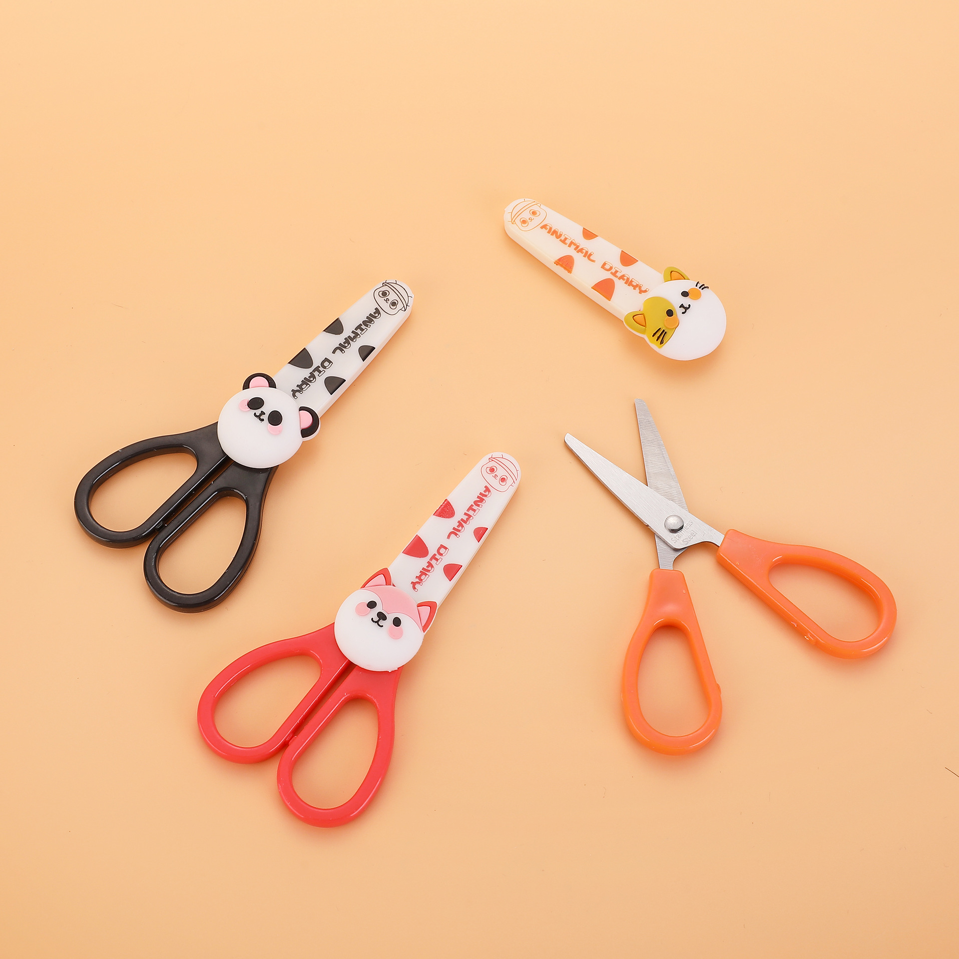 Pioneer 1245 Cartoon sheathed Scissors, stainless steel scissors, student paper-cutting, handicrafts, art homework, office supplies Application Scenario