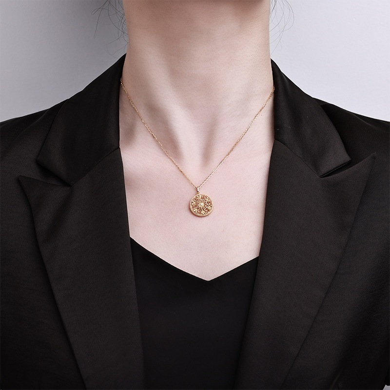 French retro niche design, disc flower, hollowed-out zircon pendant, 18k gold plated, elegant pure silver 925 necklace