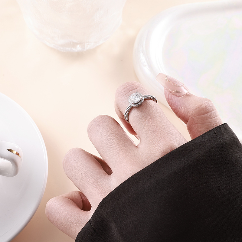 Zhuoheng selects Moissanite men's rings, finger accessories, fashionable rings, simple rings, men's ring accessories, suitable for various styles details Picture