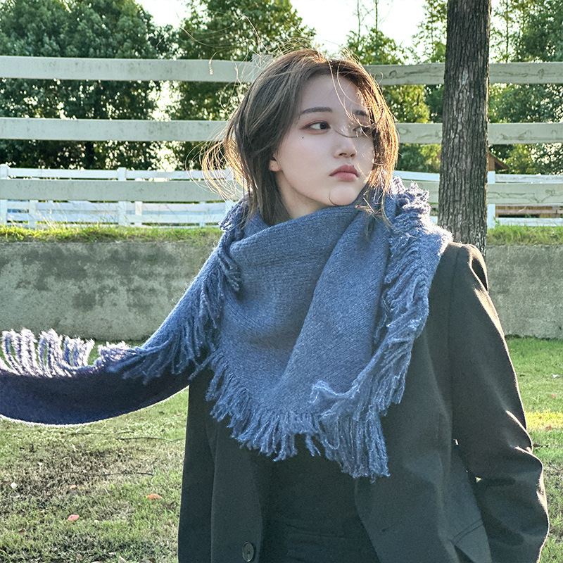 One-piece consignment of new autumn and winter high-end Korean versatile tassel thickened warm outer layer triangular scarf knitted wool scarf shawl wholesale at street stalls