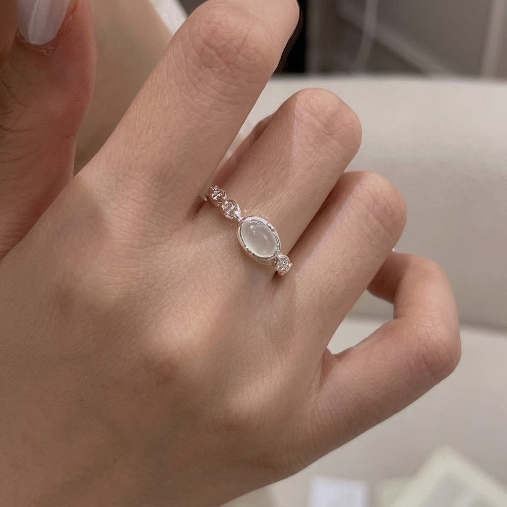 Korean version S925 pure silver white chalcedony amber stone pig nose hollowed-out ring, high-end women's InS-style open ring details Picture