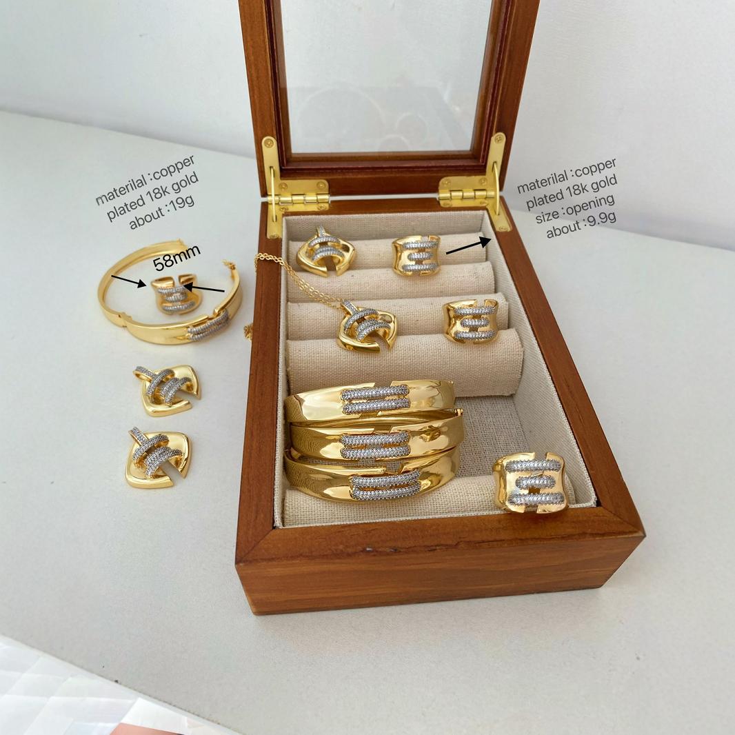 The new cross-border copper gold-plated combination set of three pieces exudes a light luxury and high-end fashion Application Scenario