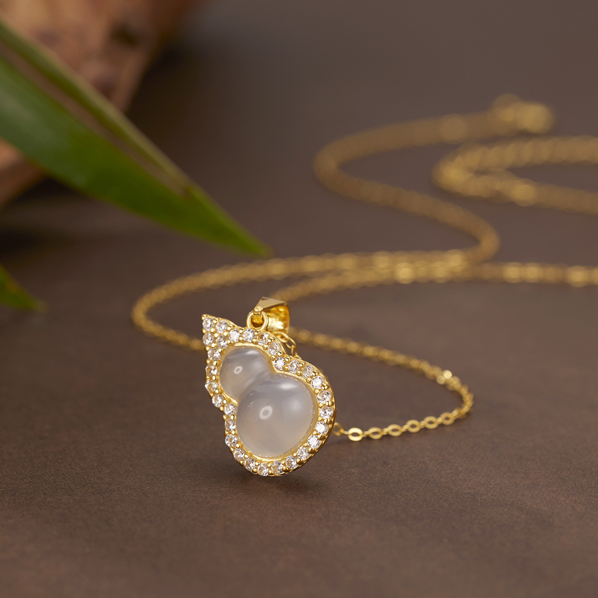 s925 sterling silver new Chinese-style high ice chalcedony gourd necklace pendant, ethnic style ice chalcedony girls' pendant Specification image