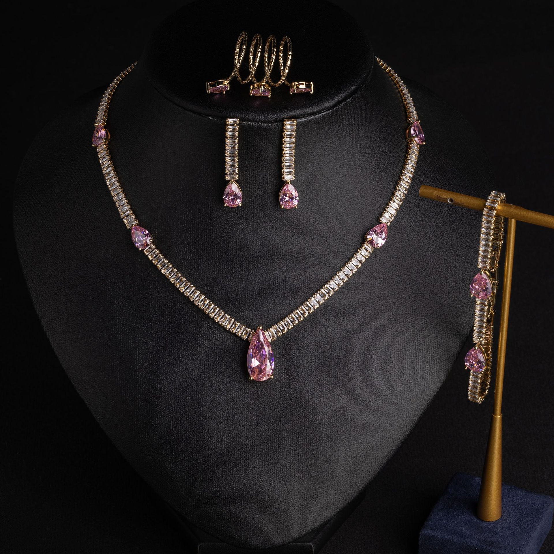 French court wind restoring ancient ways of green water droplets claw zirconium necklace female personality cold wind fashionable joker collarbone chain LYTJ30214 LYSL30214 / LYJZ9056 wholesale Specification image