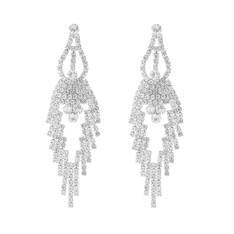 Cross-border European and American popular long full rhinestone tassel earrings, women's evening party and party wear accessories, full diamond earrings Application Scenario