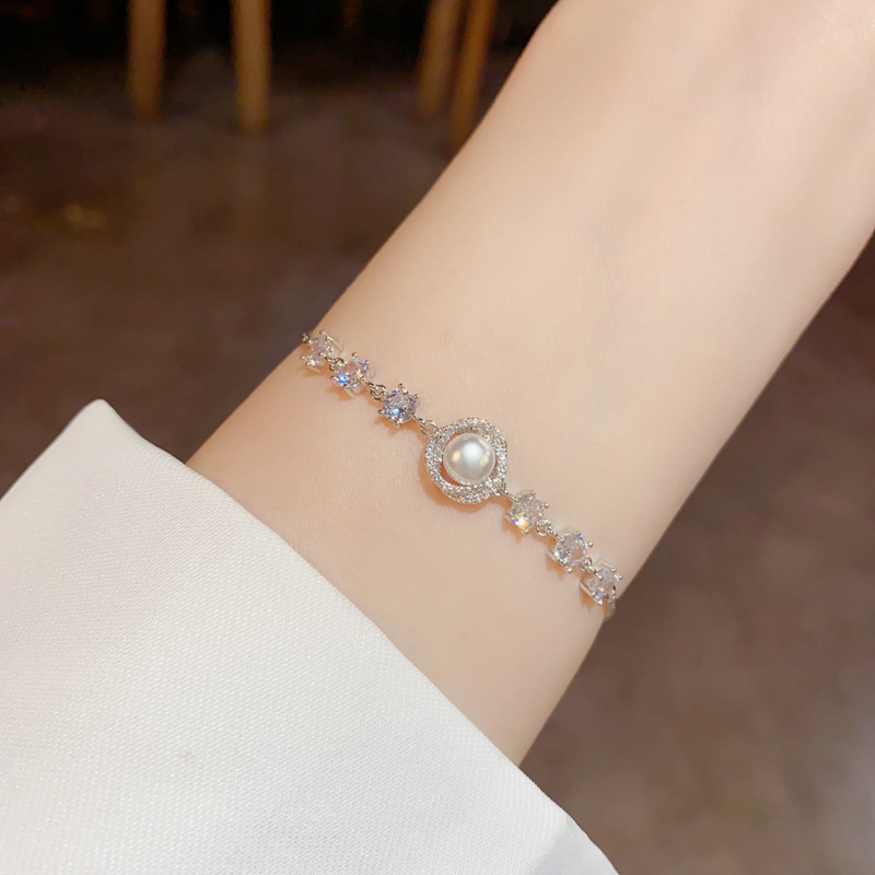 Japanese and Korean style fashionable, light luxury, niche zircon wrapped pearl bracelet for women, high-end design sense, versatile jewelry wholesale details Picture