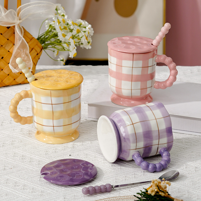 好看的马克杯带盖勺送闺蜜女生格纹早餐杯手绘釉下彩陶瓷喝水杯子产品图