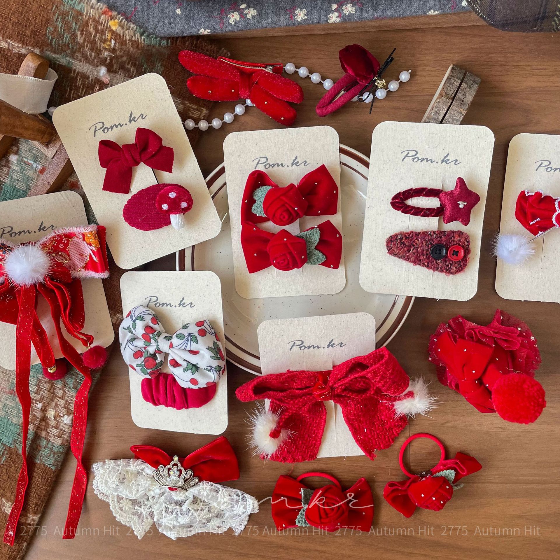 Korean Pom.kr red velvet hair clip set, New Year and Christmas children's bow hair accessory, side bangs clip Application Scenario