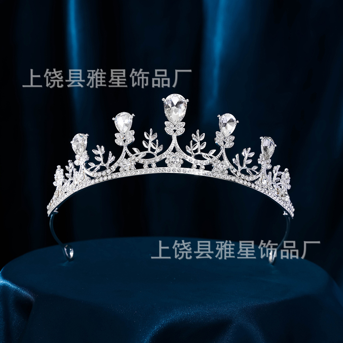 Fashionable bride headwear, bride party diamond wedding celebration hair accessory, crown details Picture
