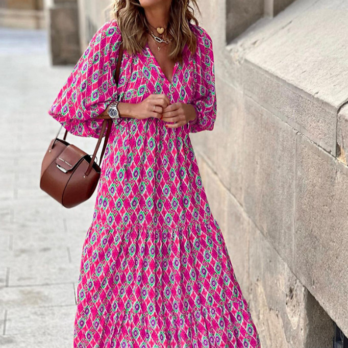 The popular geometric printed puffed-sleeve dress on the independent store in the autumn is a large-sized women's dress that is going viral on the streets Application Scenario