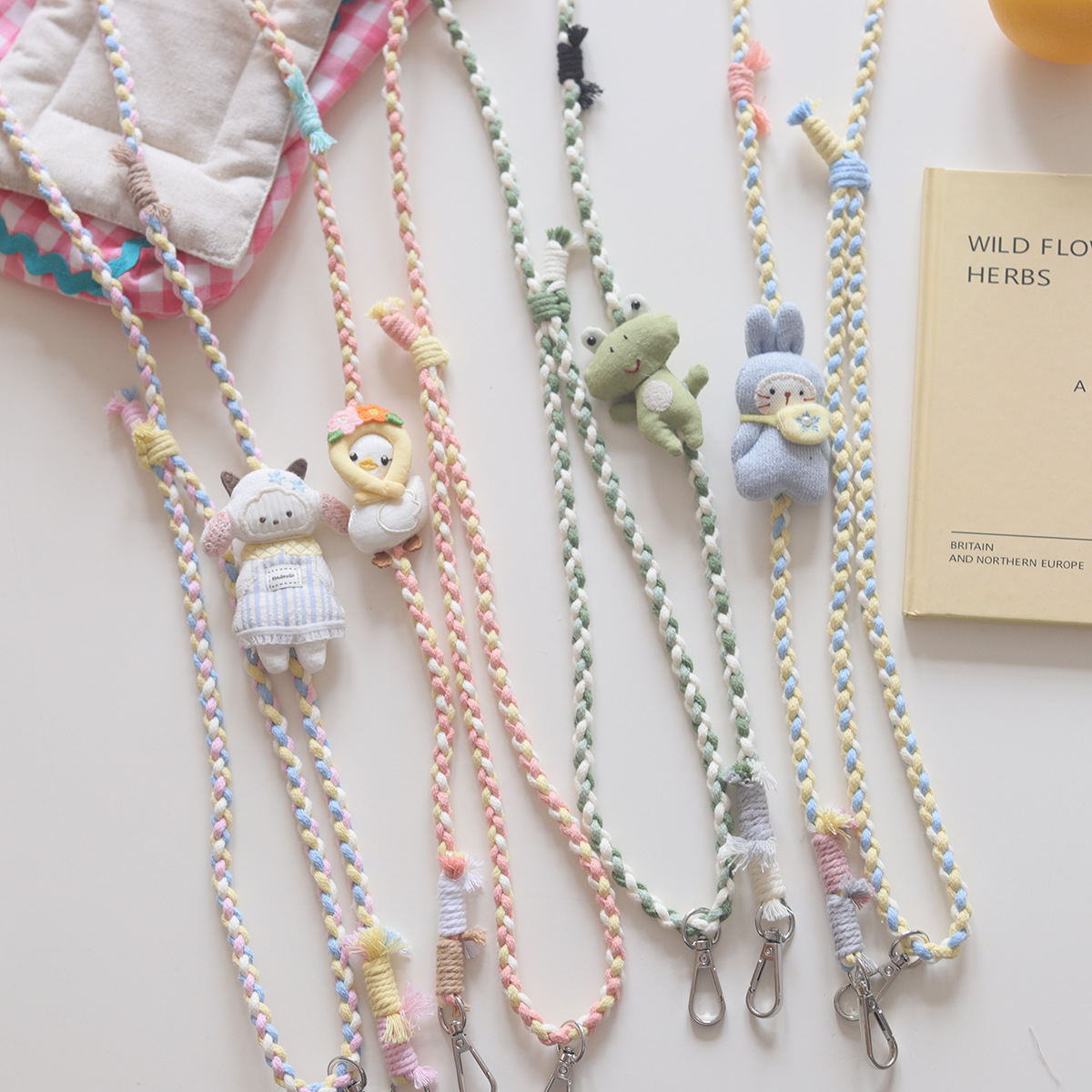 Forest-themed cute penguin animal keychain woven mobile phone lanyard, anti-loss diagonal adjustable mobile phone chain, ID card chain Specification image