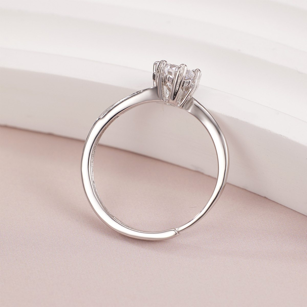 s925 sterling silver glossy single diamond couple ring set with 50-point zirconium diamond opening adjustable design wholesale Application Scenario