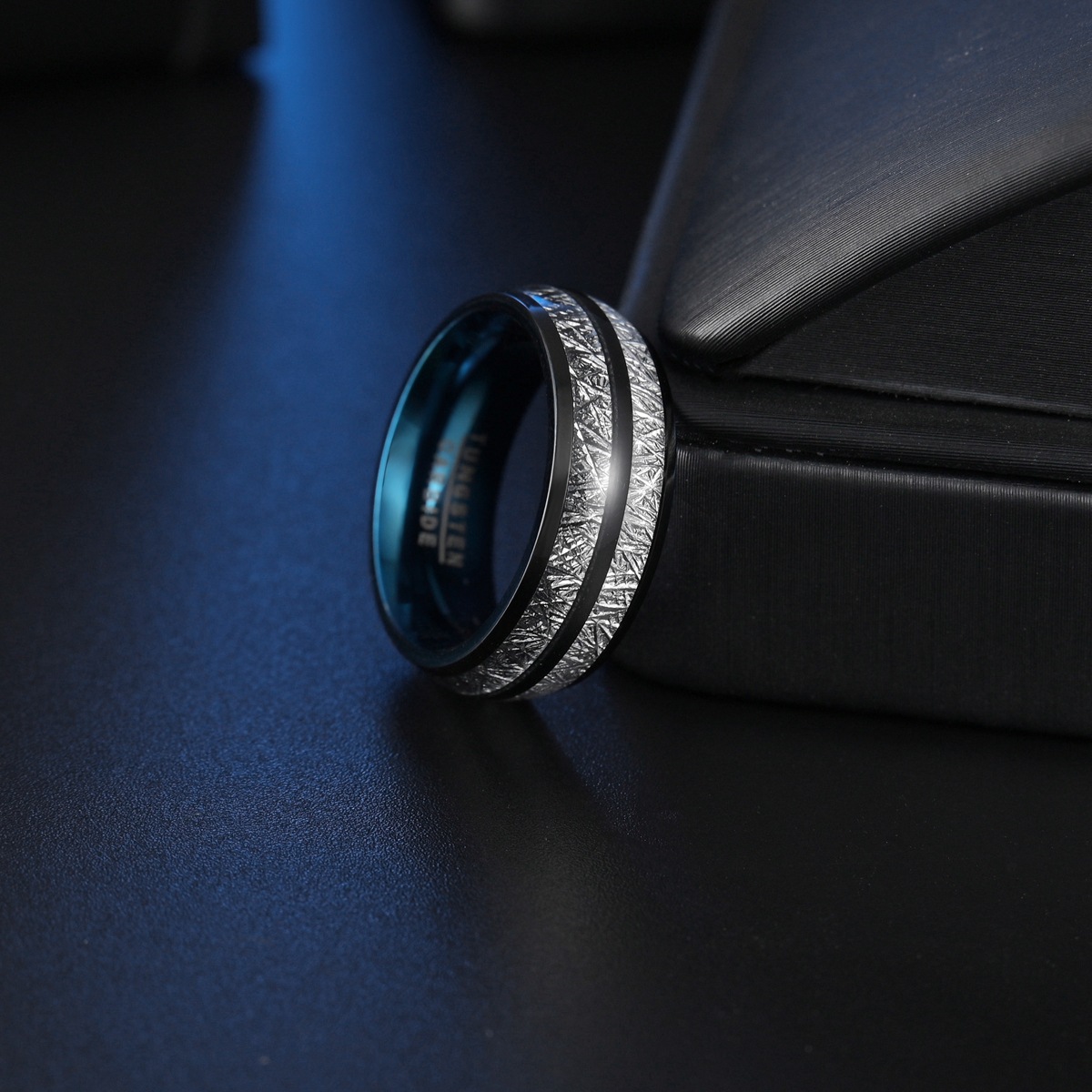 European and American cross-border men's 8MM titanium steel ring with ice silk foil inlaid, simple jewelry, jewelry and wedding ring wholesale Specification image