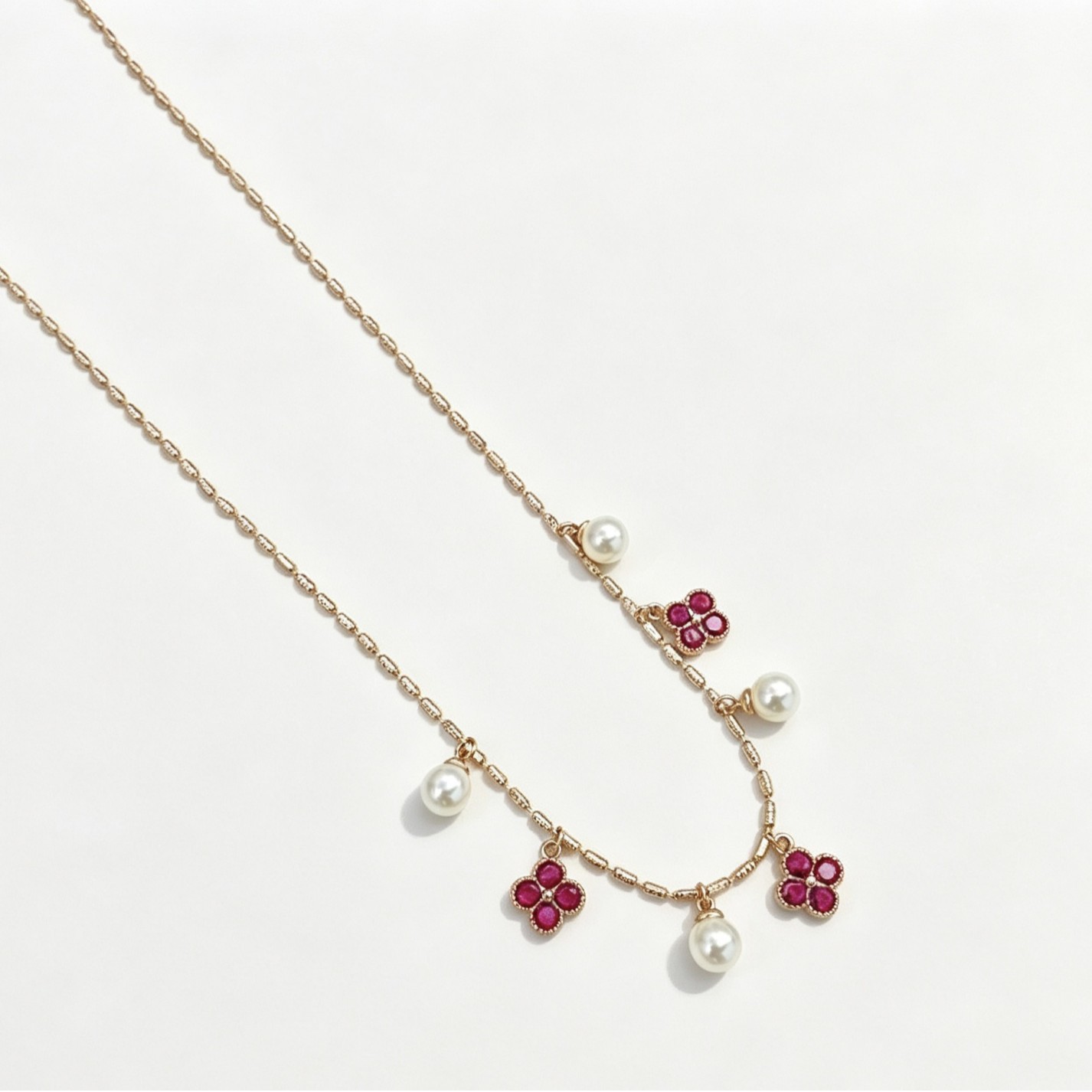 Colorful four-leaf clover pearl tassel necklace, multi-color zirconium-inlaid flower collarbone chain, light luxury and niche layered accessory wholesale Item Picture
