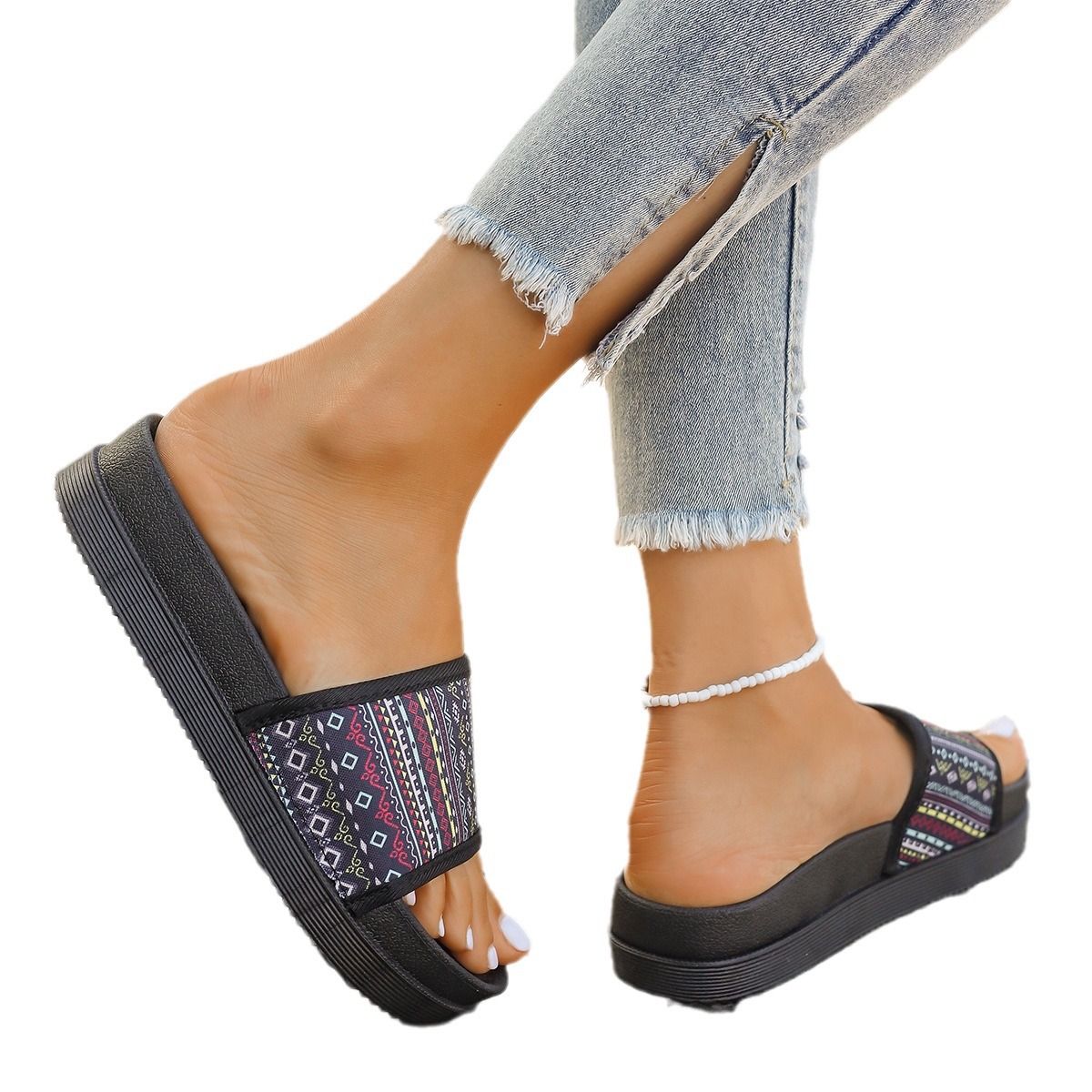 2025坡跟厚底夏季软底软面新款外贸轻质增高厂家拖鞋女白底实物图