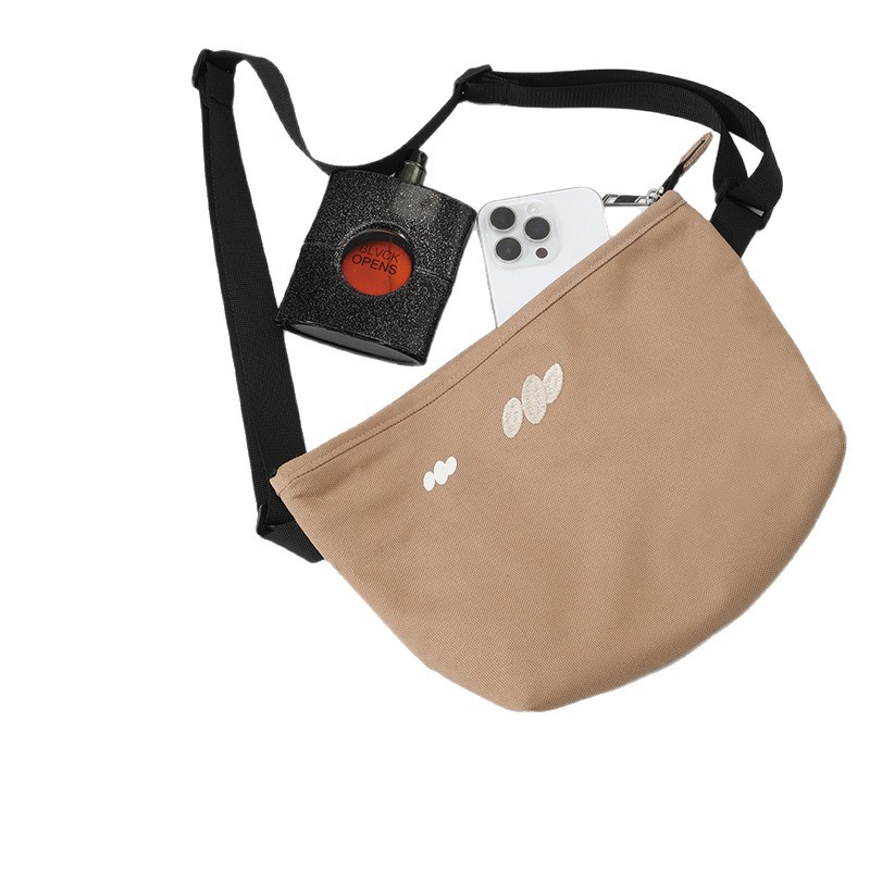 Binghao (Yiwu) Bag Co., Ltd. specializes in customizing all kinds of bags, including logo tote bags and single-shoulder bags Item Picture