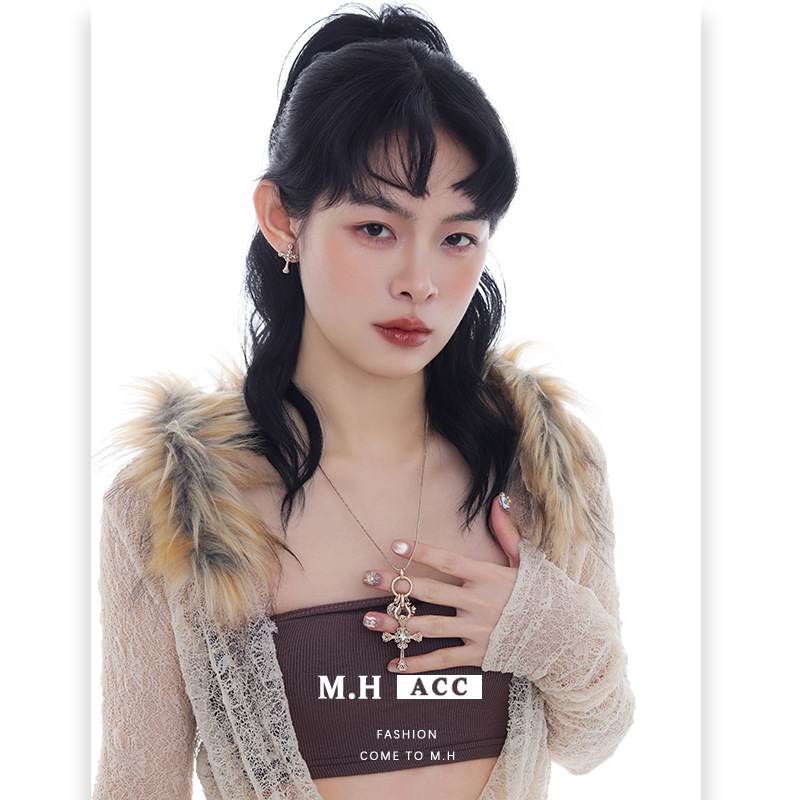 Retro cross series earrings, original design for women, light luxury, high-end, fashionable, versatile, exquisite silver needle earrings details Picture