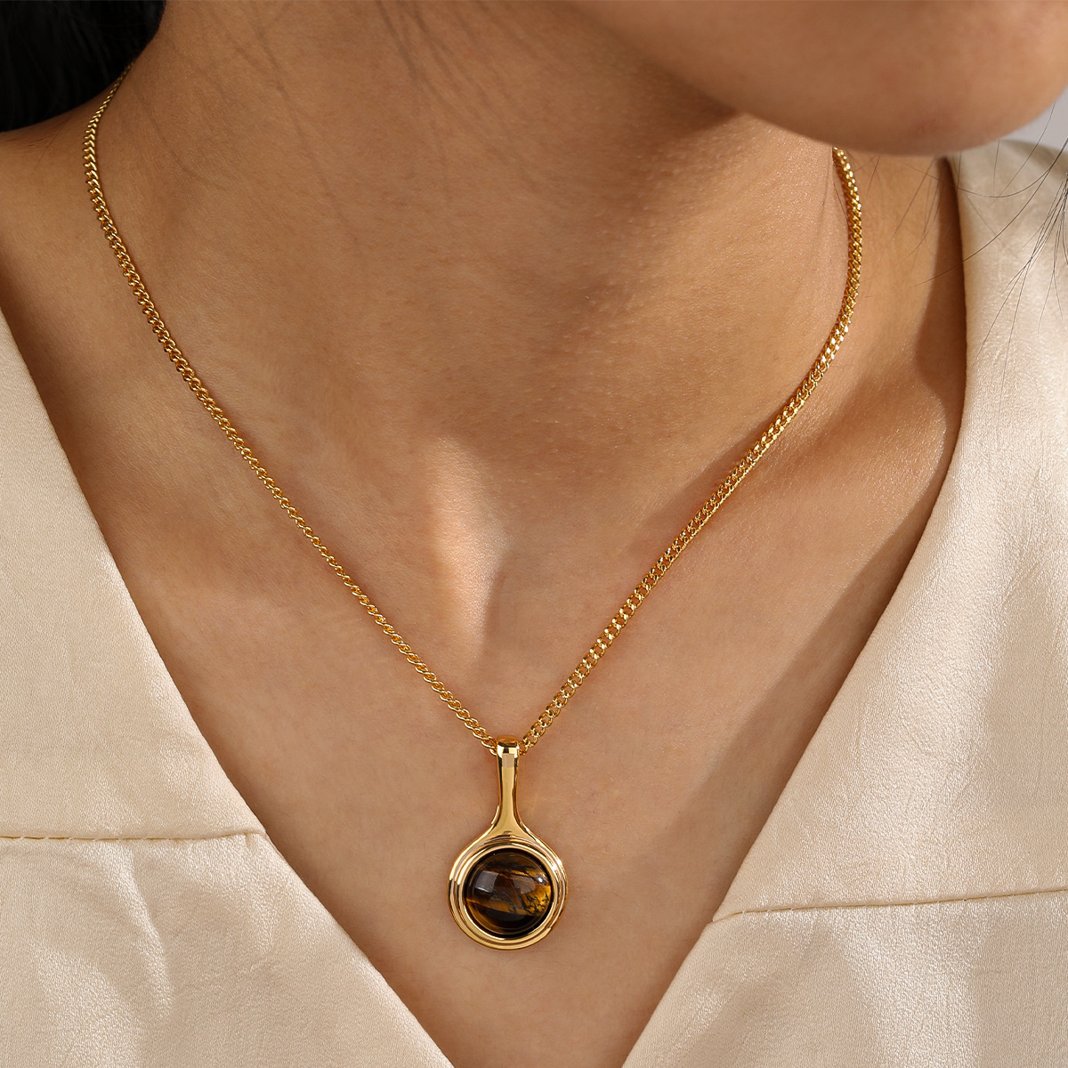 Nasha Cross-border exclusive natural tiger's eye stone Maillard necklace accessory for women's layered wear, a light luxury, niche and high-end style necklace Application Scenario