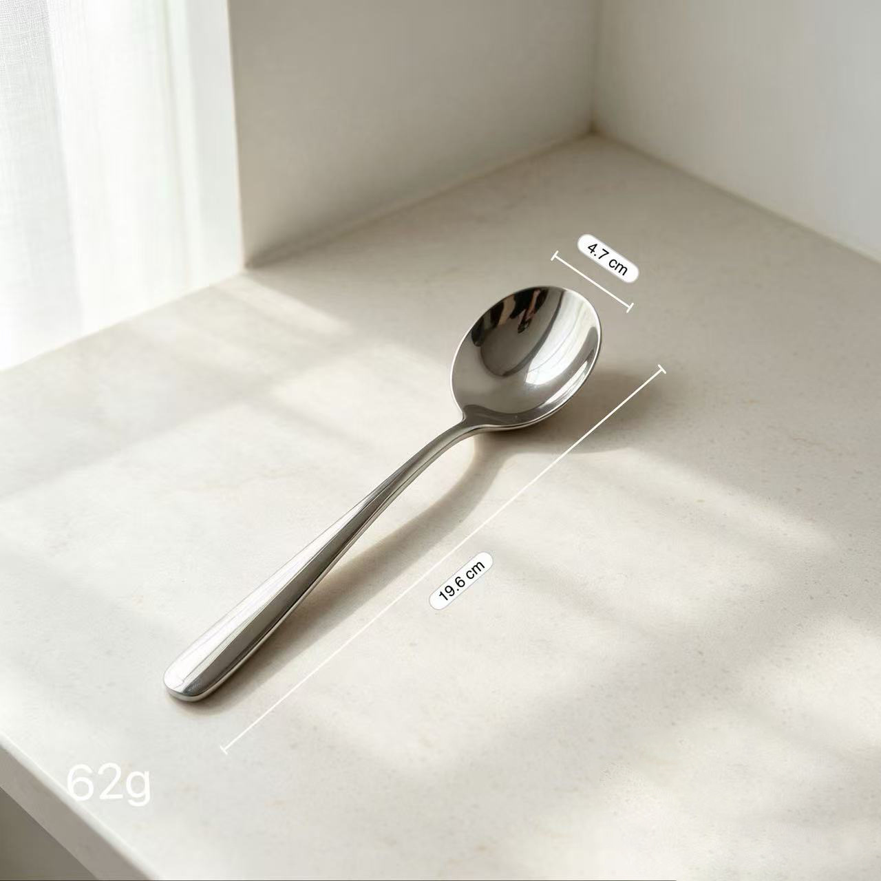 304 stainless steel long-handled soup spoon, elegant spoon, egg-shaped household soup spoon, thickened, high appearance level spoon Application Scenario