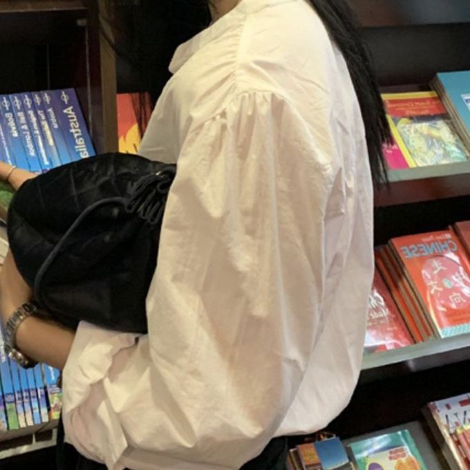 Korean round-neck white long-sleeved women's 2025 autumn cotton shirt slimming, retro design sense, niche Instagram Application Scenario