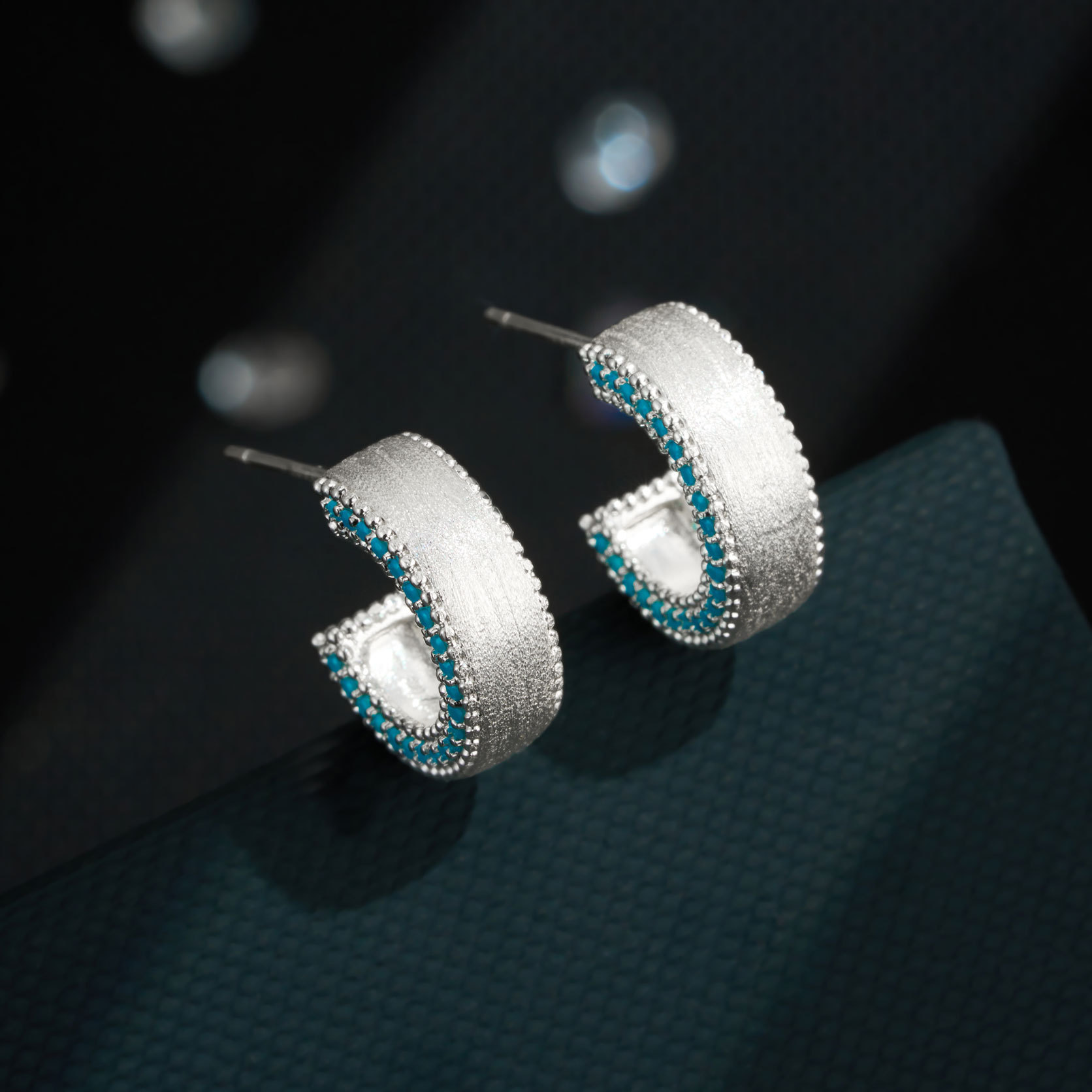 Niche cold wind silver semi-circular earrings, copper alloy brushed with blue turquoise s925 silver needle, high-end women's earrings details Picture