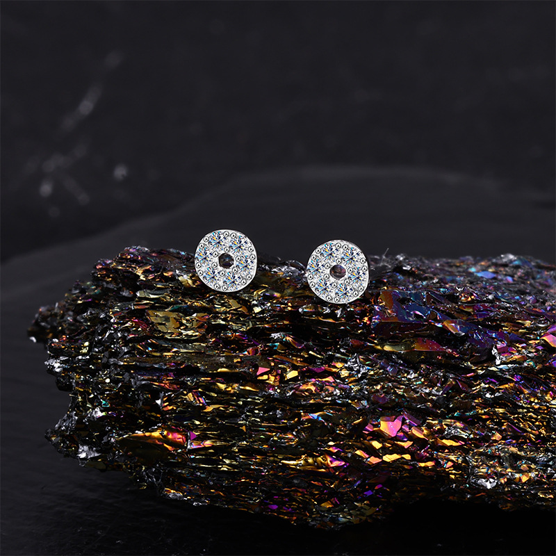 Zhuoheng's selected ear stud light Luxury retro earrings, a niche new style wholesale S925 all-silver, elegant full diamond zirconia ear stud earrings details Picture