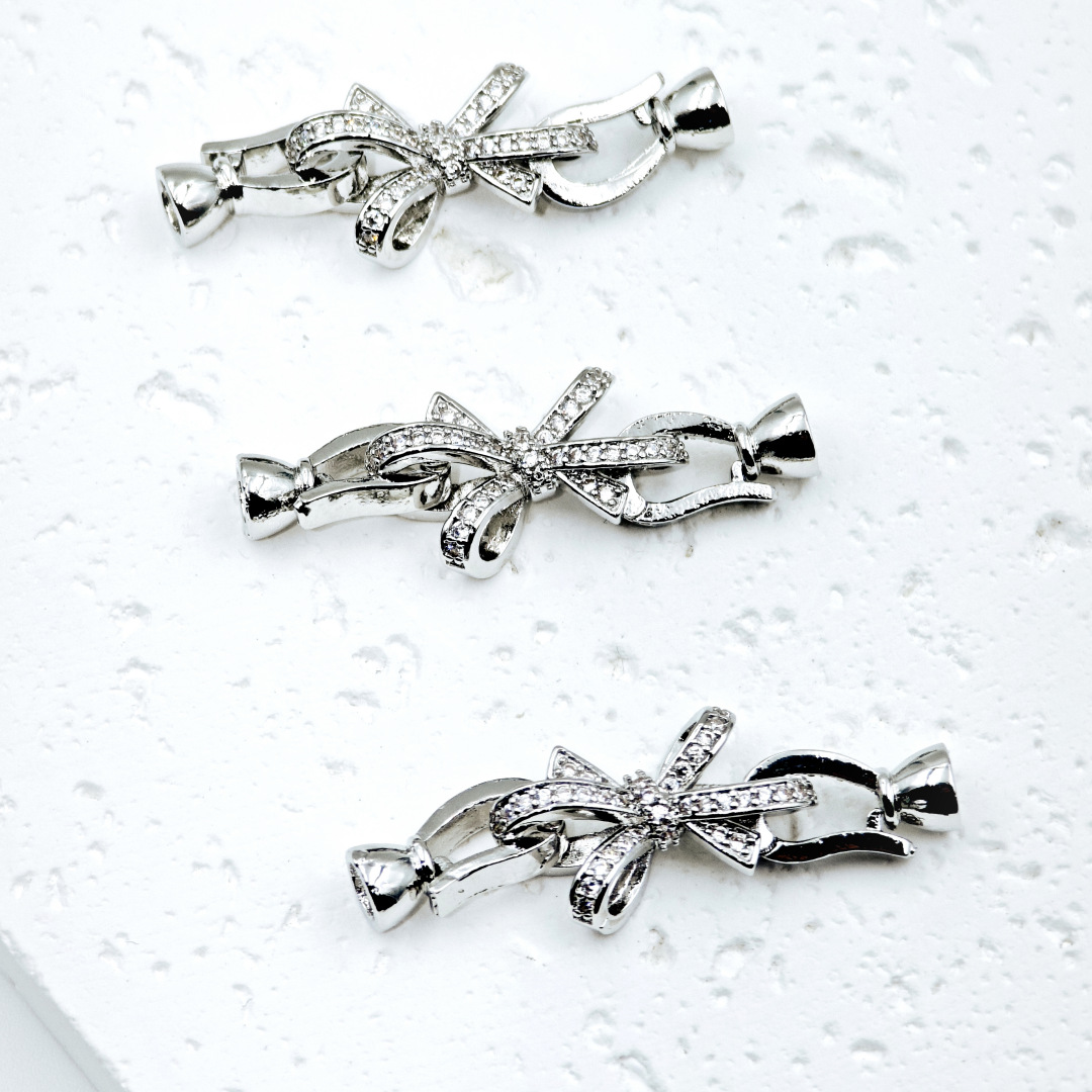 18k gold-plated zircon bow pearl buckle diy jewelry accessory, flower-shaped buckle sweater chain connection, end buckle Application Scenario