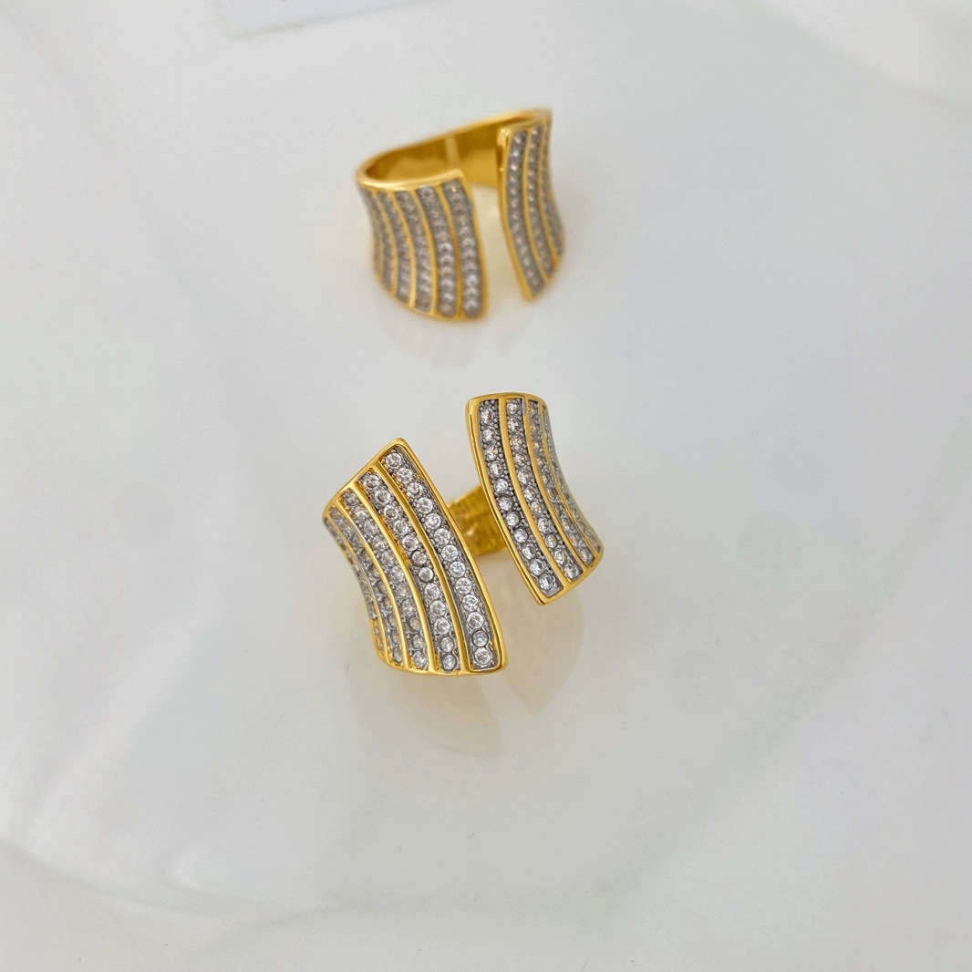 Factory direct sales: Popular cross-border sales in Europe and America. Wide ring with full diamond Settings. Factory direct sales Application Scenario