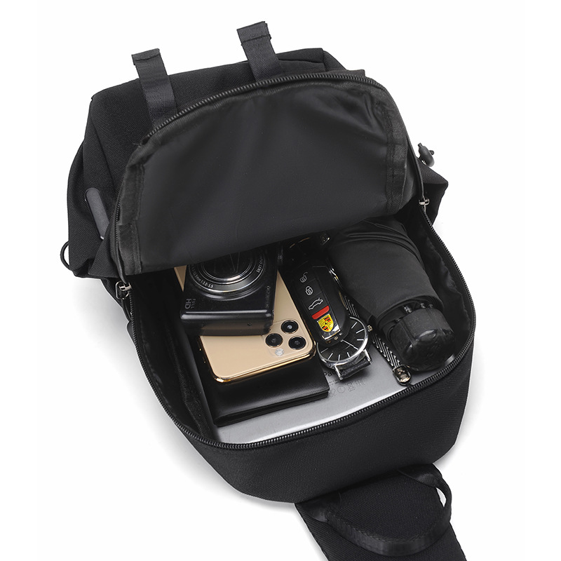 Hombre al aire libre viaje simple moda deporte estudiante una bolsa de hombro casual ligero moda crossbody bolsa de hombre pequeño Application Scenario