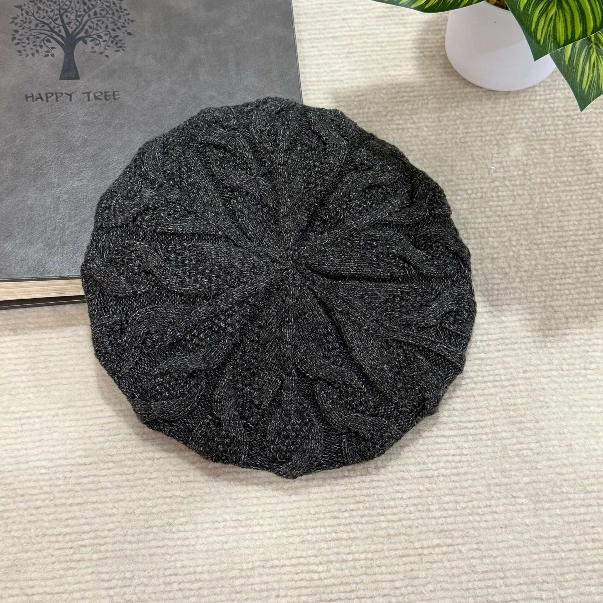 Women's autumn and winter thickened beret with cashmere hat, cross-border export single knitted beret from South Korea Specification image