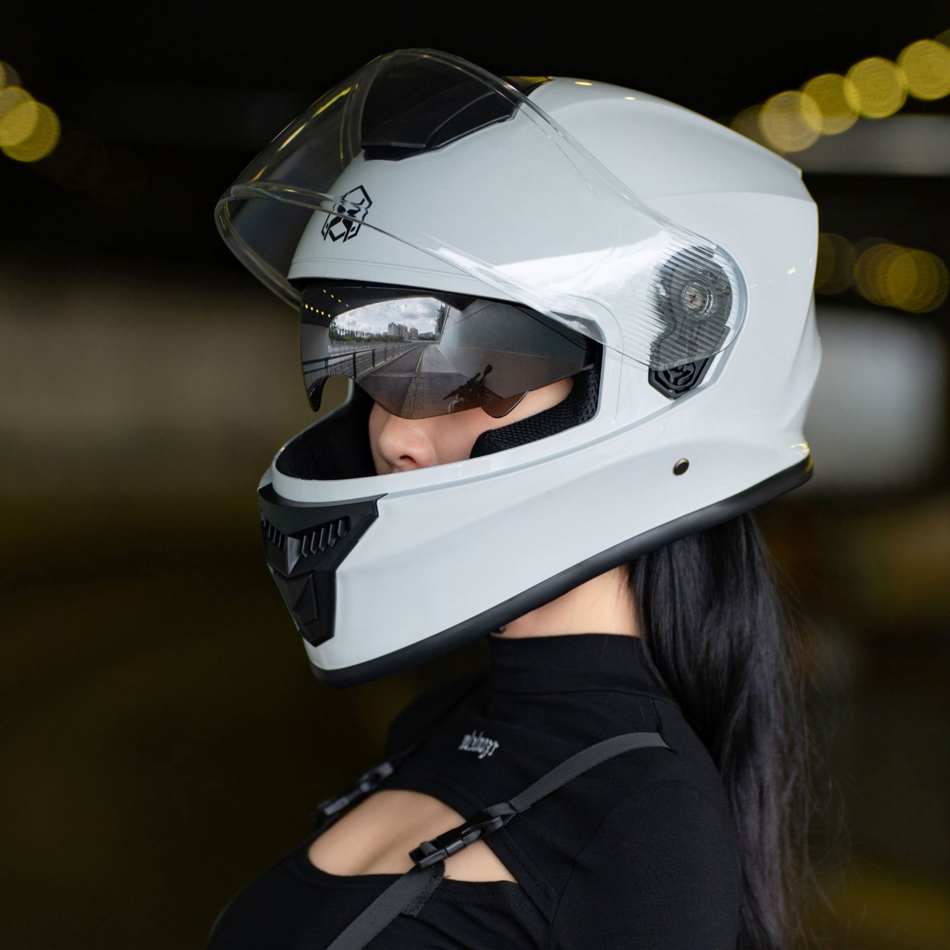 Export-oriented electric motorcycle helmet, suitable for men's all-season riding motorcycles and women's electric bikes, warm winter safety helmet details Picture