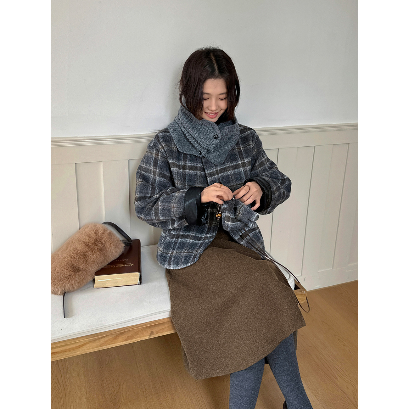 A new style of women's retro, casual and warm woolen coat with a color-blocking check pattern and thirteen lines Application Scenario