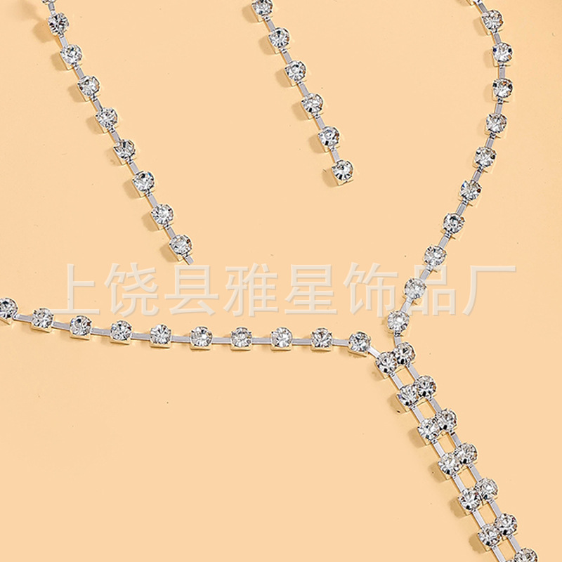 Cross-border light luxury zircon collarbone chain, new niche banquet set chain, rhinestone stud necklace, women's fashion accessory Application Scenario