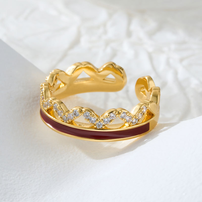 A light luxury and high-end enamel oil-dripping crown open ring, copper alloy, real gold electroplated and zircon adjustable ring Application Scenario