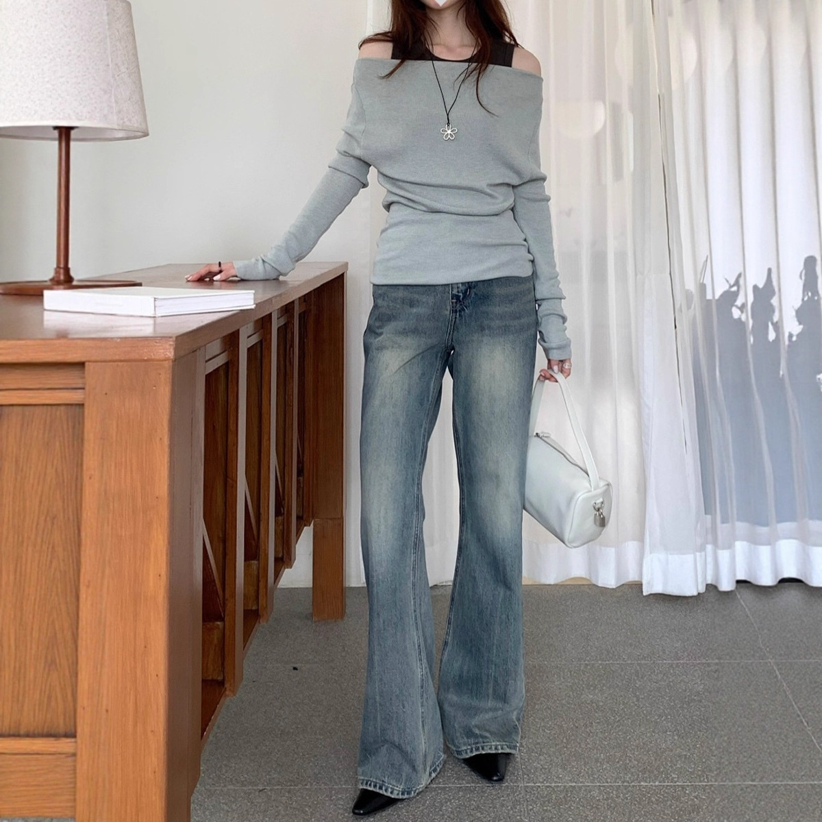Retro narrow straight-leg jeans for women's autumn and winter 2025 new style Korean high-waisted slimming versatile casual floor-length pants Application Scenario