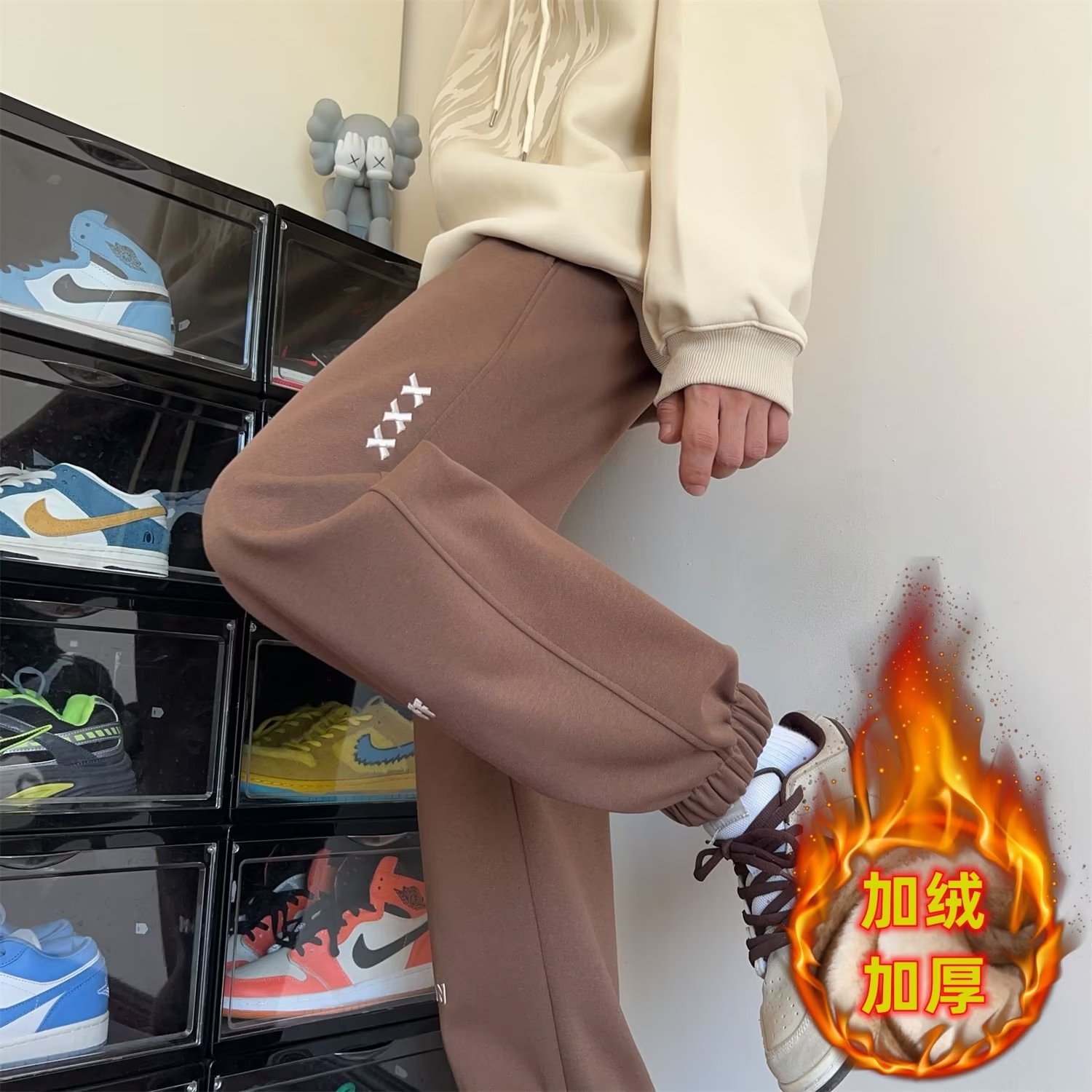 Shan Shao Clothing's fleece sweatpants for men, a new style of loose Hong Kong style for autumn and winter, are fashionable and trendy. Embroidered tight-fitting casual pants Specification drawing