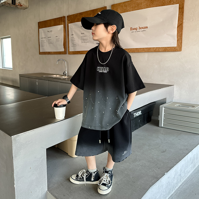 The boy's 2026 summer Starry Sky casual boy short-sleeved shirt, shorts, T-shirt, loose starry sky round-neck half-sleeved top, trendy